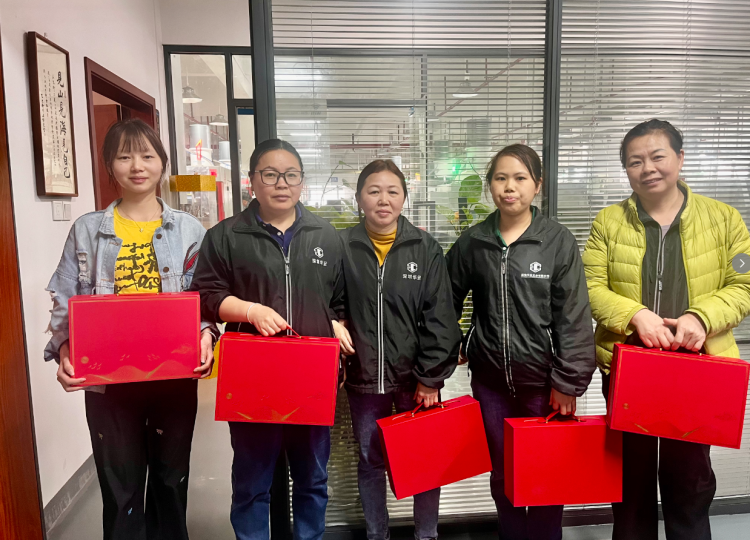 ?數(shù)控車間的“她”力量:暖心聚會致敬“鏗鏘玫瑰”